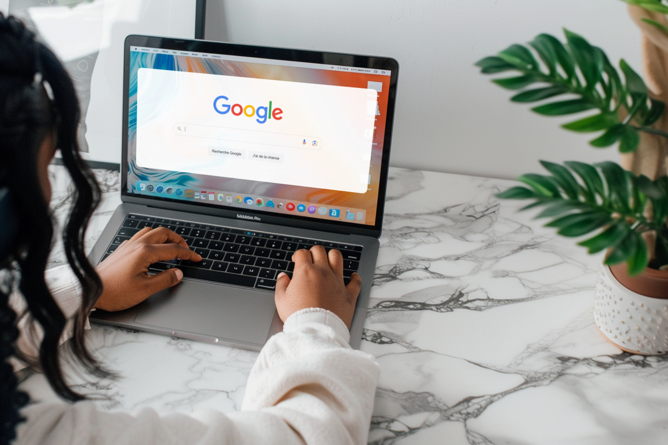 Comment retirer l'avis Google d'un ancien employé mécontent ?